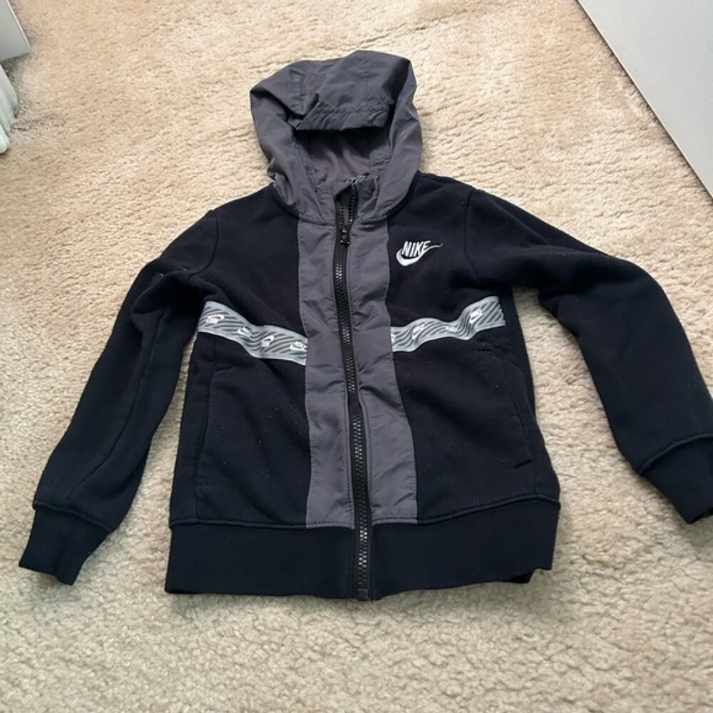 Nike 3-4 year old sweater